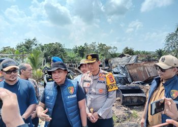 Diduga bos mapia minyak wilayah keluang dan sekitar nya membayar jasa oknum TNI untuk membek’up usaha nya supaya aman dari pantauan media dan LSM