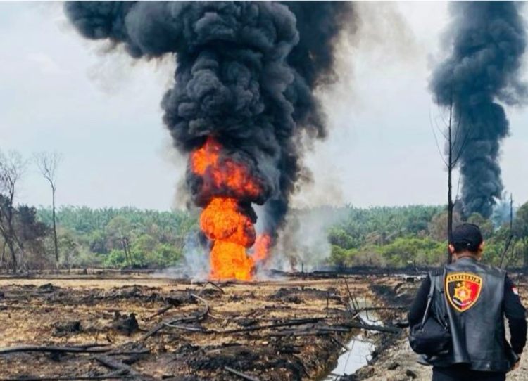 Sumur minyak illegal di Dusun parung kembali semburan minyak mentah.