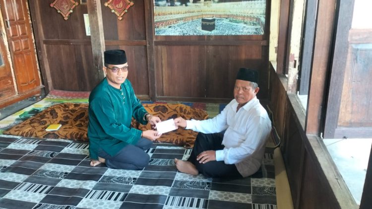 Bhakti Sosial Yang Luar Biasa Dilakukan Oleh Kades Teluk Kecapi (Rohiman) Patut Di Berikan Apresiasi dan Contoh Positif Bagi Kades Kades Yang Lain,