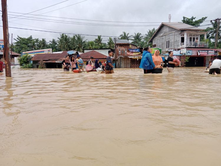 Dampak Banjir, Warga Pematang Tengah Tanjung Pura Lengkap dengan Penderitaan