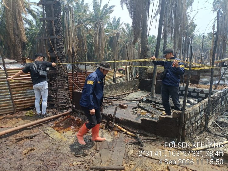 Kebakaran Sumur Minyak Di Lahan HGU PT Hindoli Pihak Polsek Keluang Langsung Terjun ke TKP,